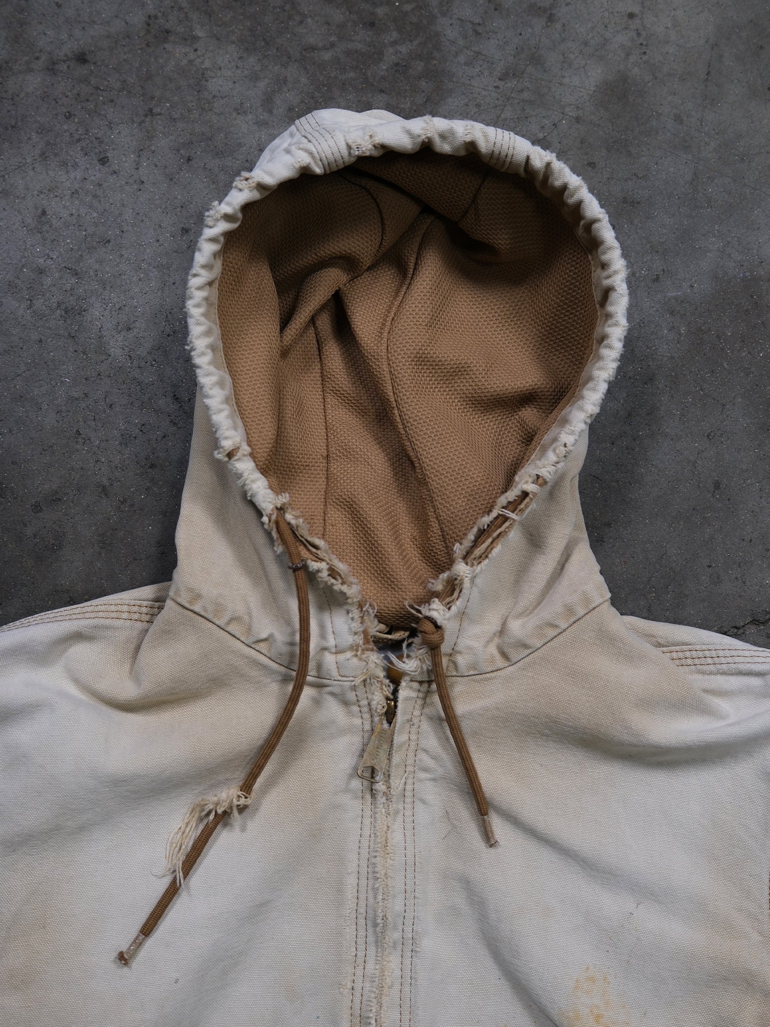 VINTAGE DISTRESSED TAN HOODED CARHARTT JACKET